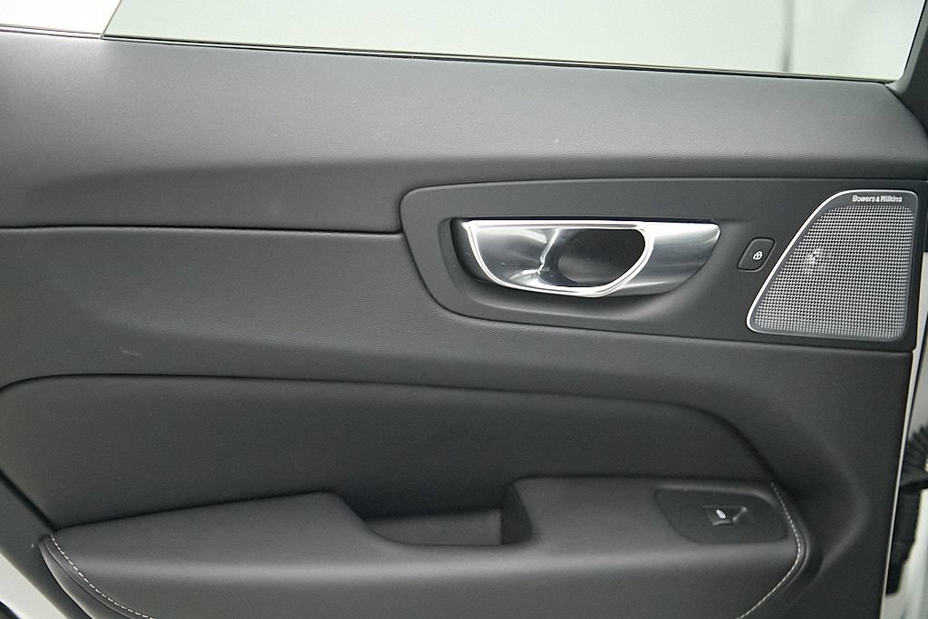 Certified 2023 Volvo XC60 T8 Ultimate w/ Climate Package AWD/4WD image 19