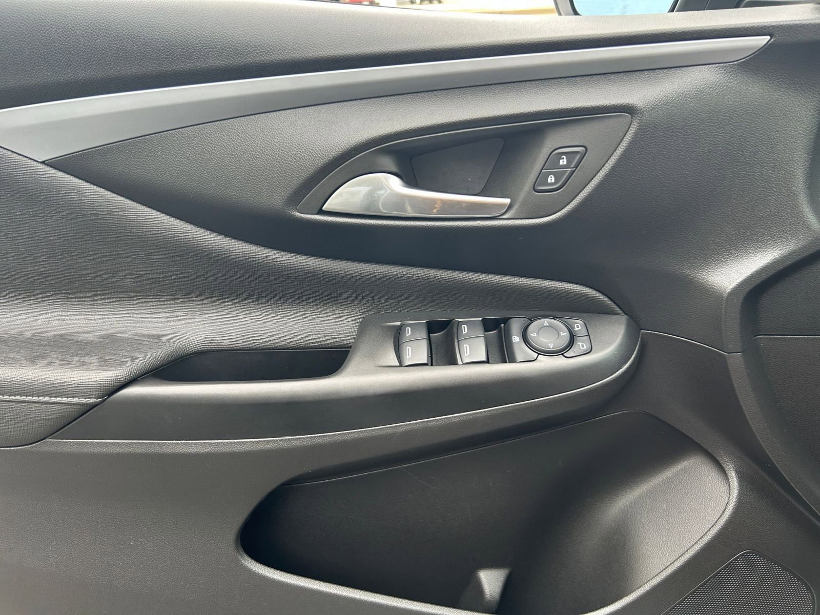 Used 2025 Buick Envista Preferred image 18