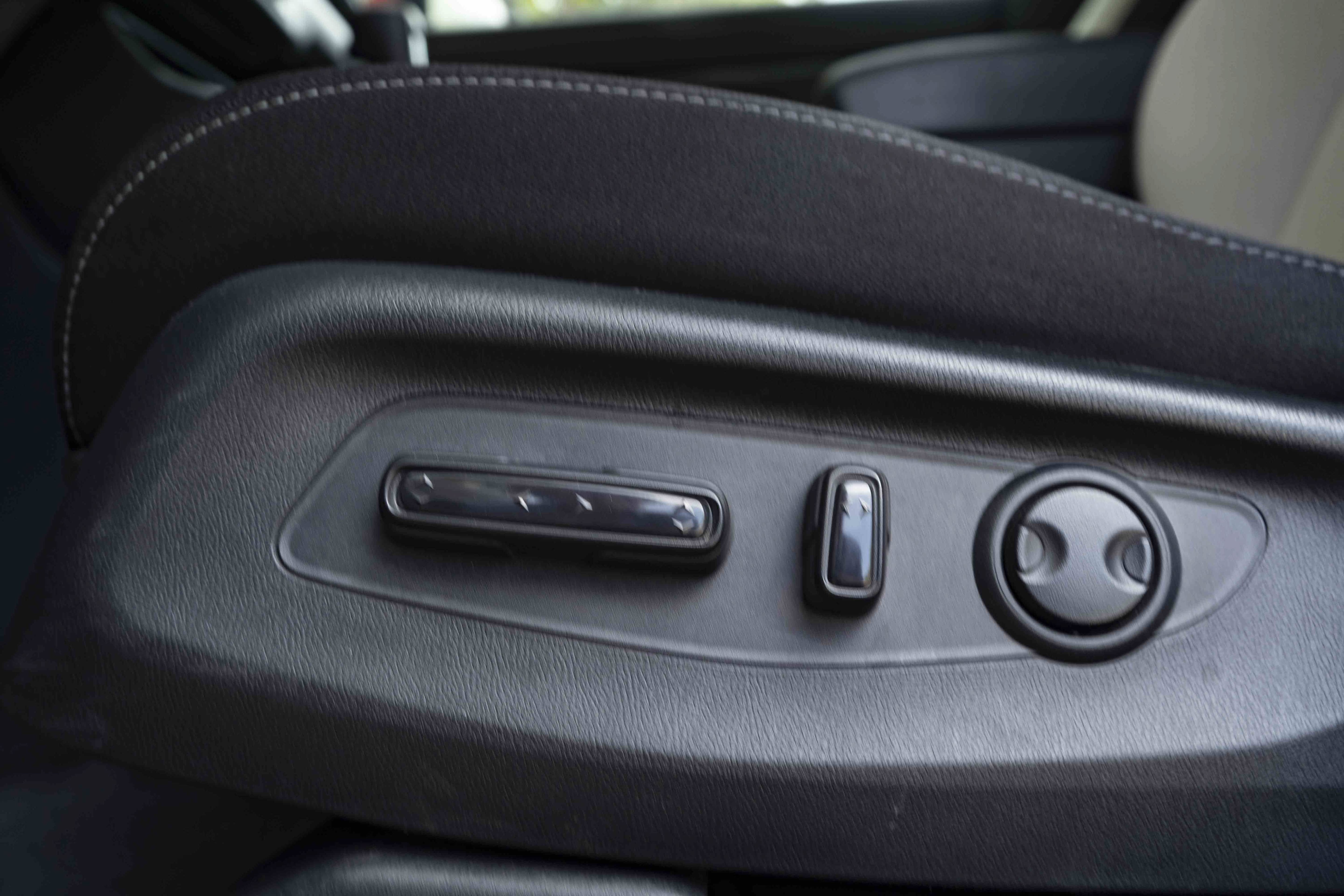 Certified 2025 Honda CR-V EX image 38