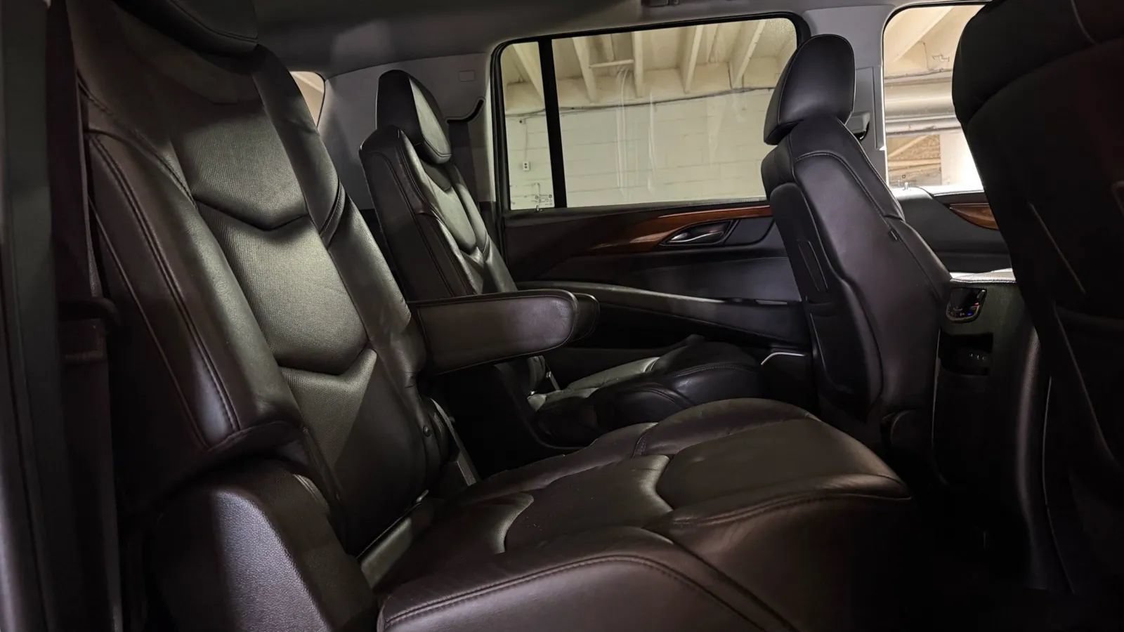 Used 2017 Cadillac Escalade ESV Luxury AWD/4WD image 12