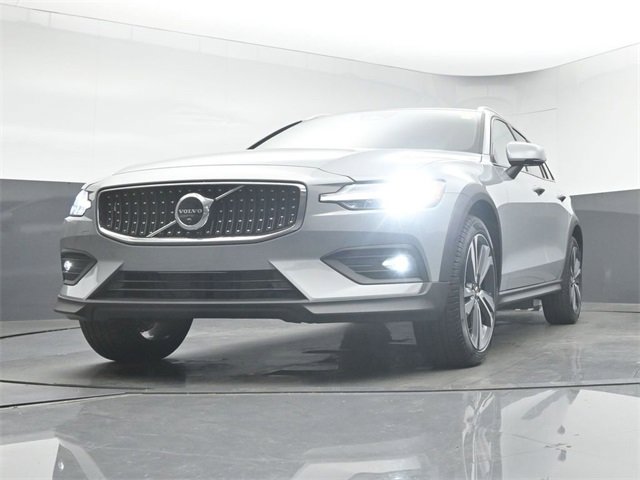 New 2026 Volvo V60 B5 Cross Country Plus w/ Protection Package Premier image 39