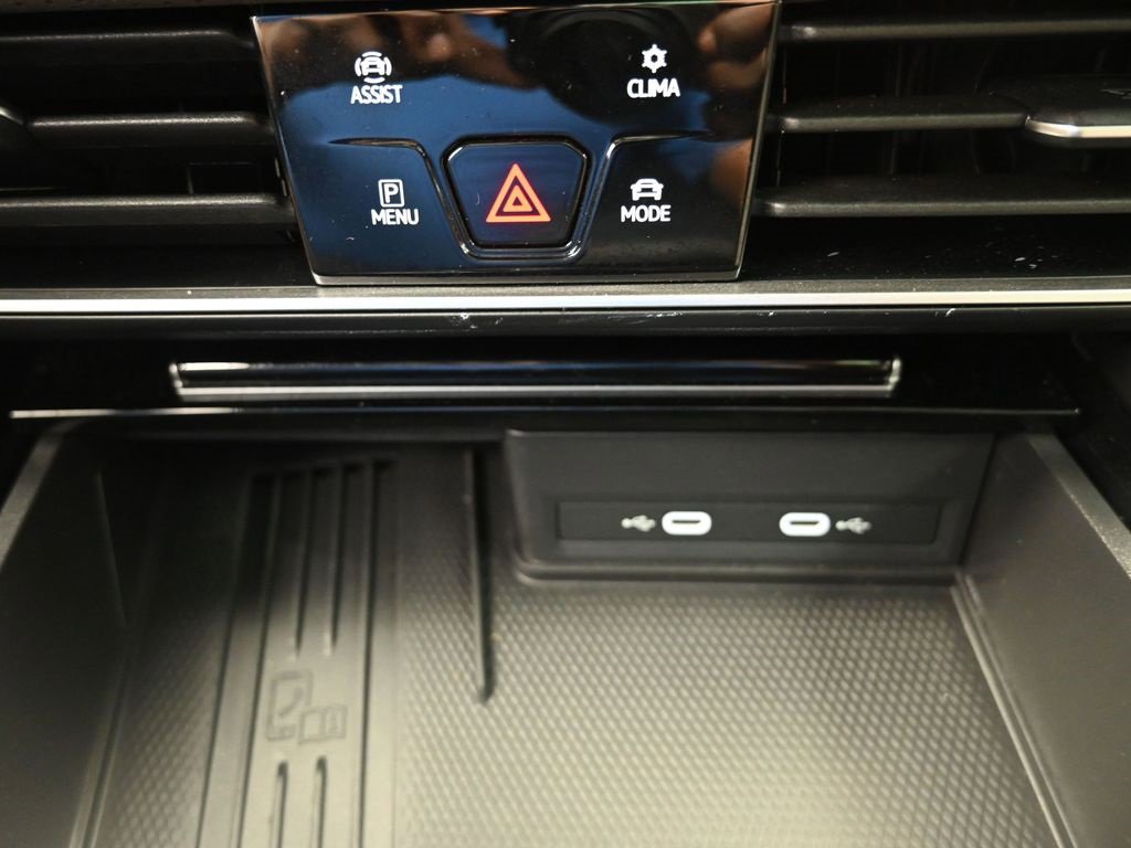 Used 2025 Volkswagen Atlas SEL image 12