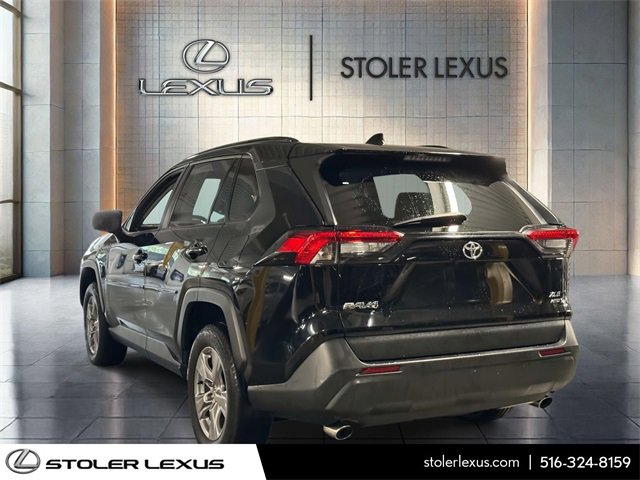 Used 2022 Toyota RAV4 XLE image 6