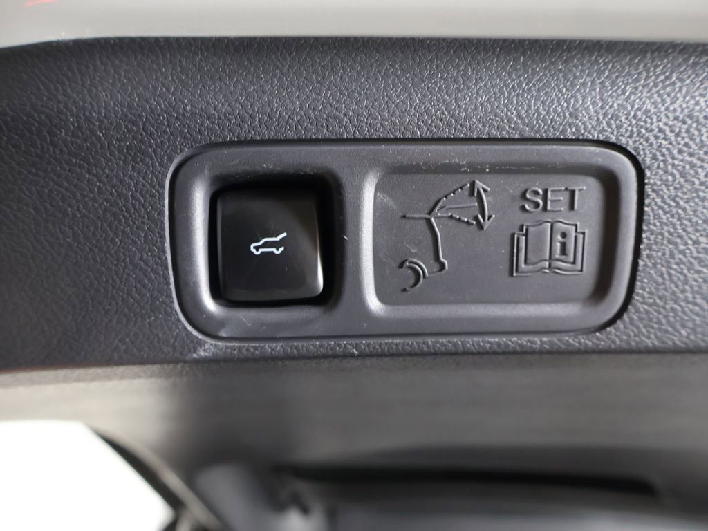 Used 2024 Ford Expedition Limited image 2