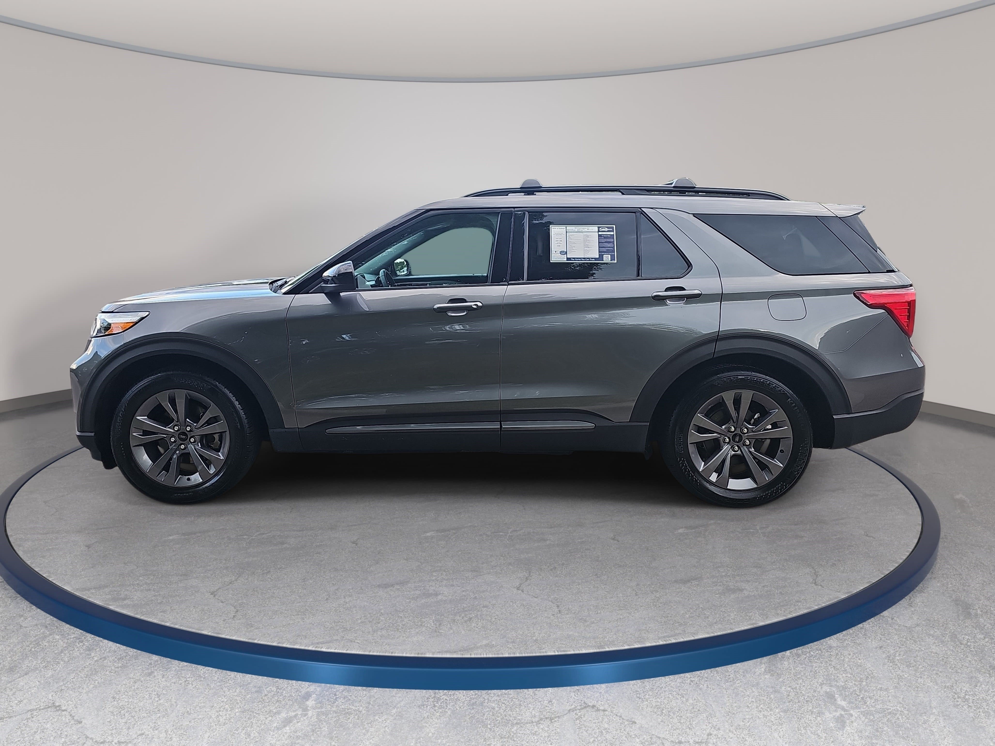 Used 2024 Ford Explorer XLT w/ Equipment Group 202A RWD image 8