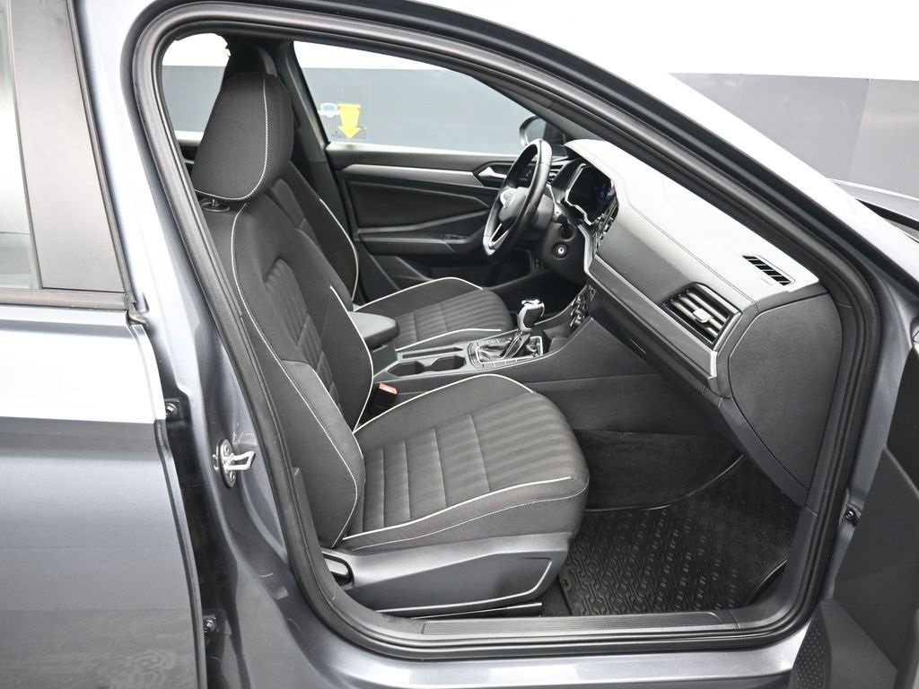 Used 2024 Volkswagen Jetta Sport image 37