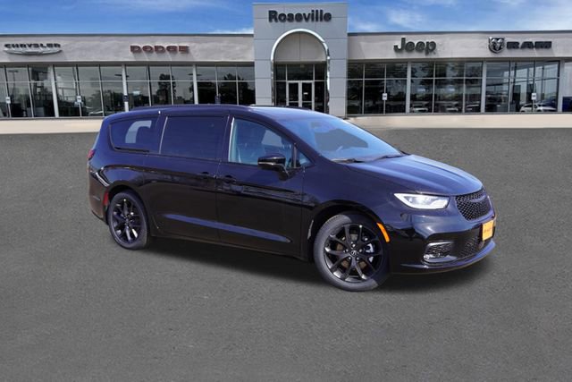 New 2026 Chrysler Pacifica Limited w/ S Appearance Package image 2