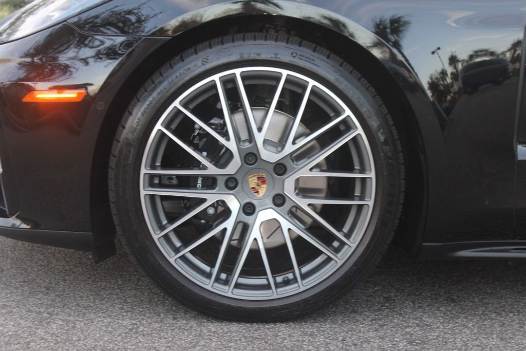 Certified 2025 Porsche Panamera image 13