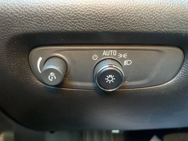 Used 2023 Chevrolet Traverse LT image 21