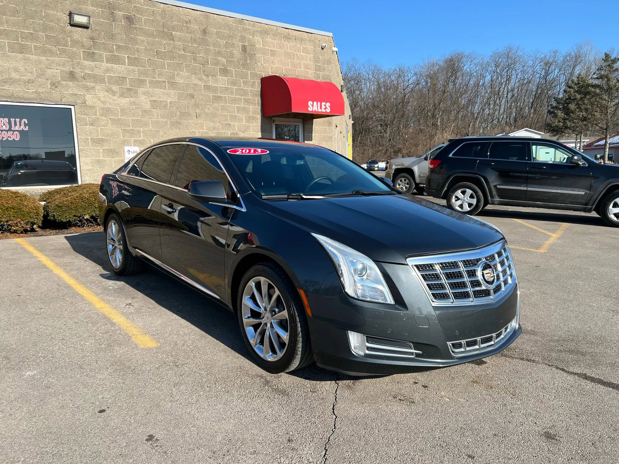 Used 2013 Cadillac XTS Luxury image 3