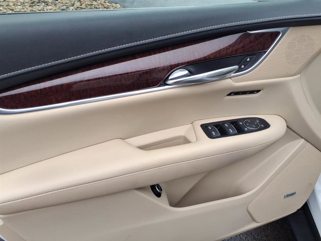 Used 2018 Cadillac XT5 Luxury w/ Driver Awareness Package image 6