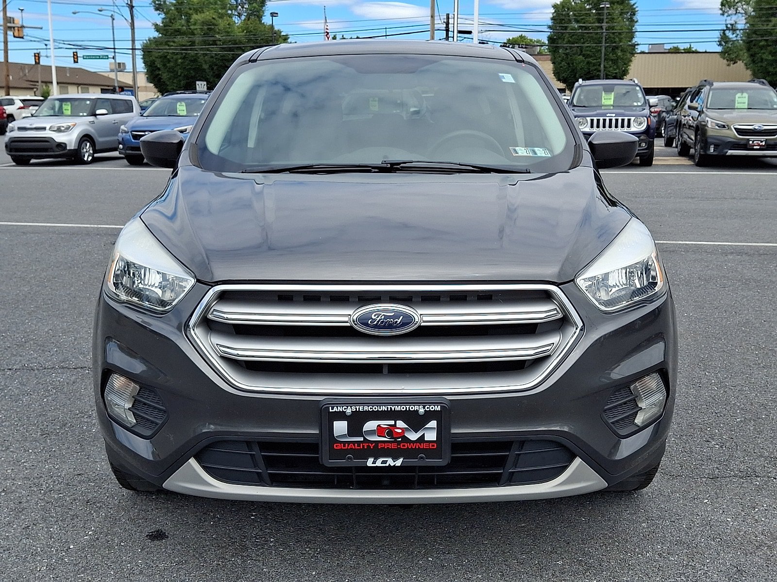 Used 2017 Ford Escape SE w/ SE Cold Weather Package AWD/4WD image 2