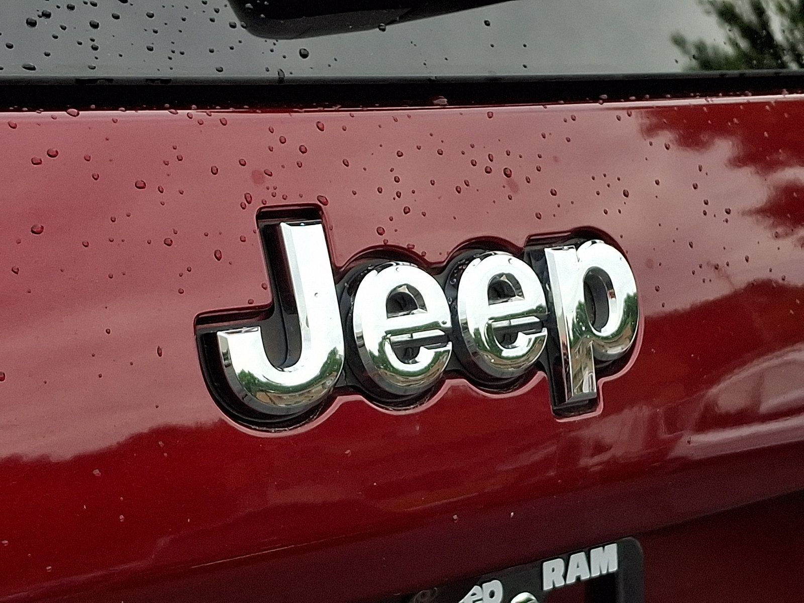 Certified 2020 Jeep Cherokee Latitude Plus w/ Cold Weather Group AWD/4WD image 29