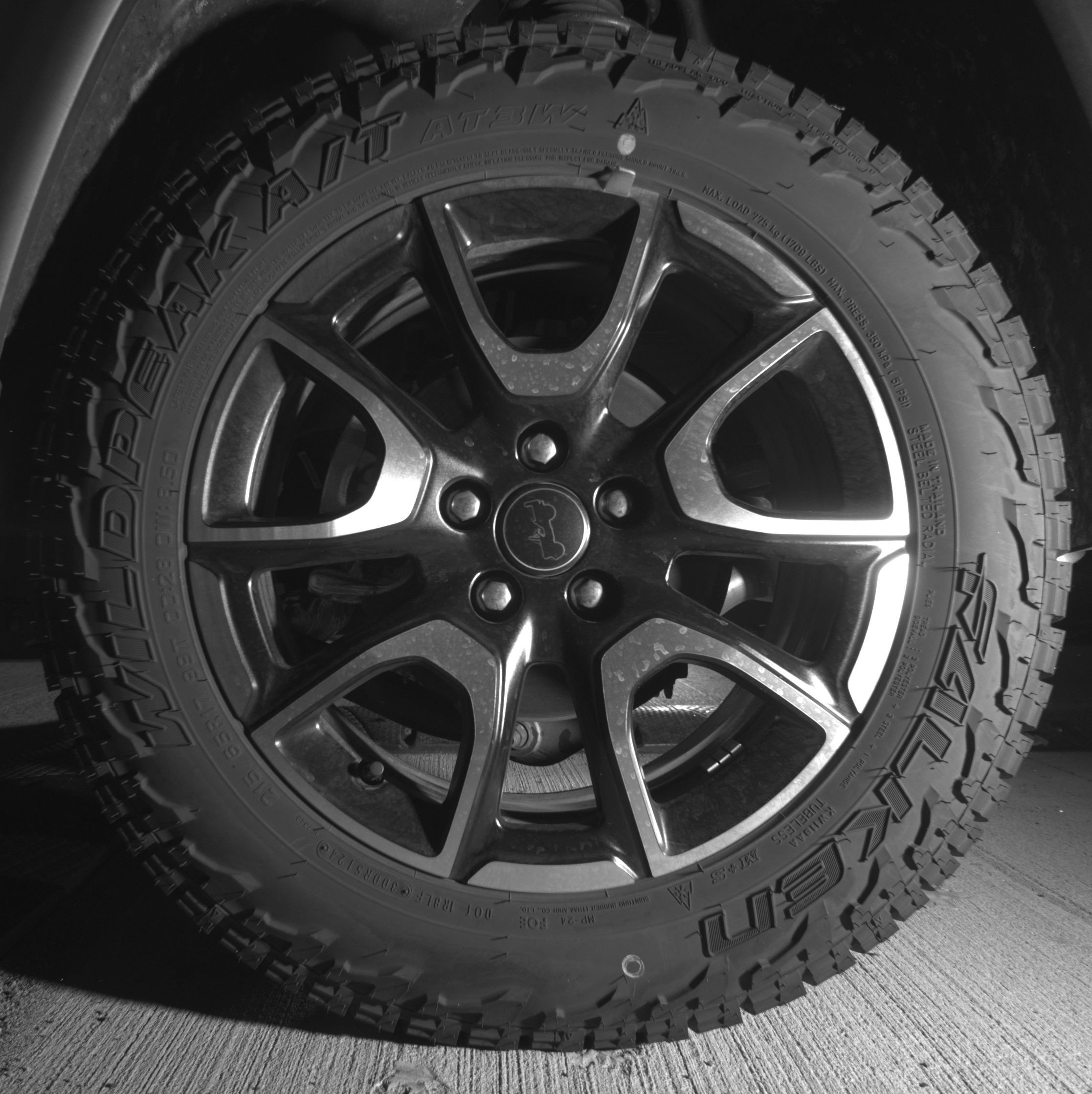 Used 2025 Jeep Compass Trailhawk AWD/4WD image 14