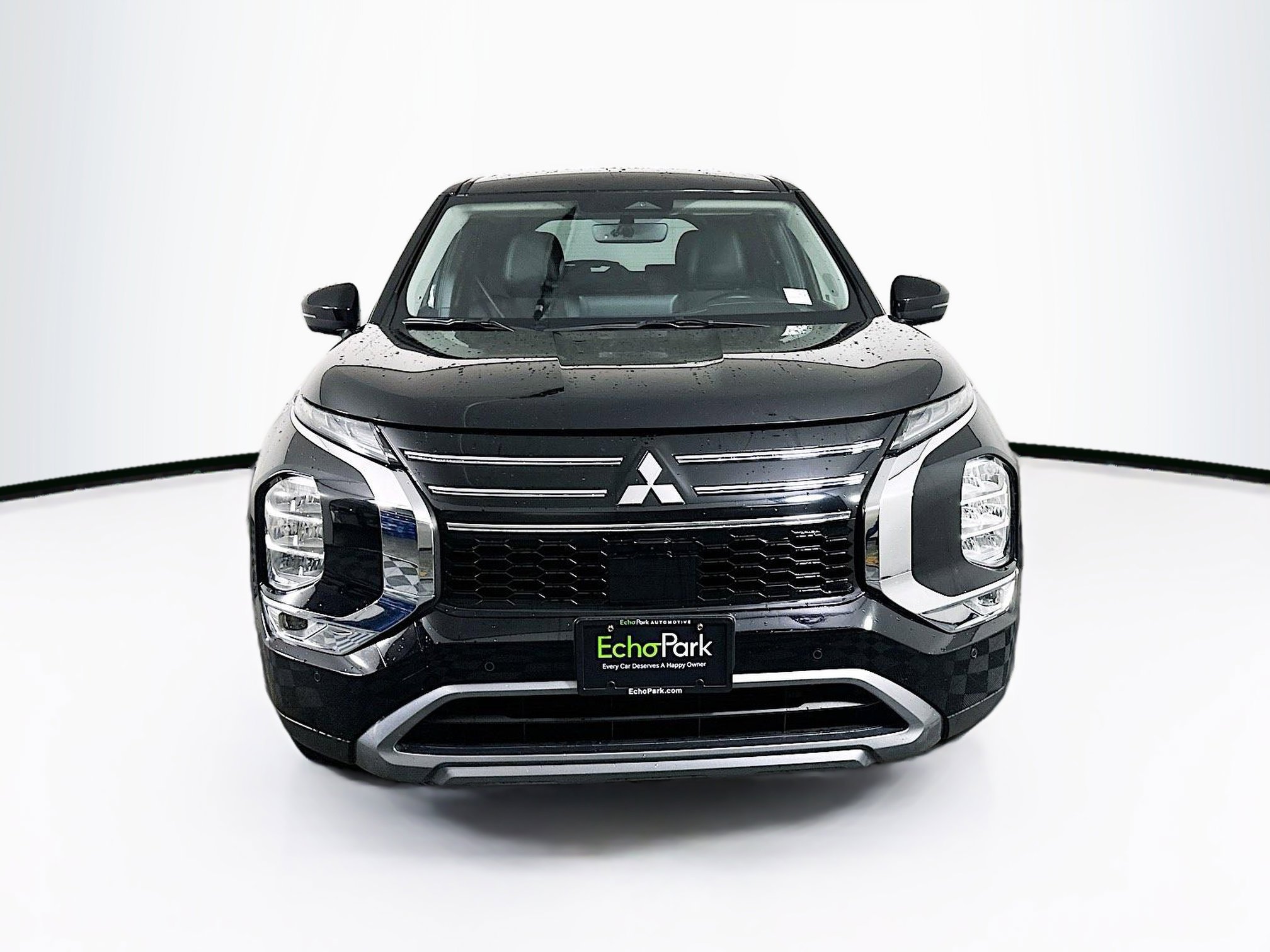 Used 2025 Mitsubishi Outlander SE image 2