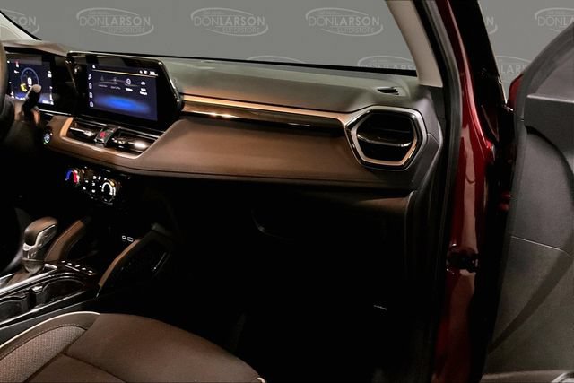 Certified 2025 Chevrolet TrailBlazer LT w/ LT Cold Weather Package AWD/4WD image 32