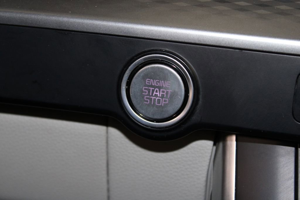 Used 2024 Kia Carnival LX image 41