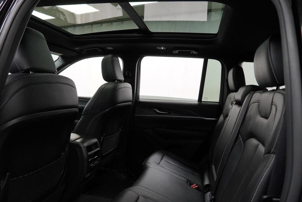 Certified 2024 Jeep Grand Cherokee Limited AWD/4WD image 4