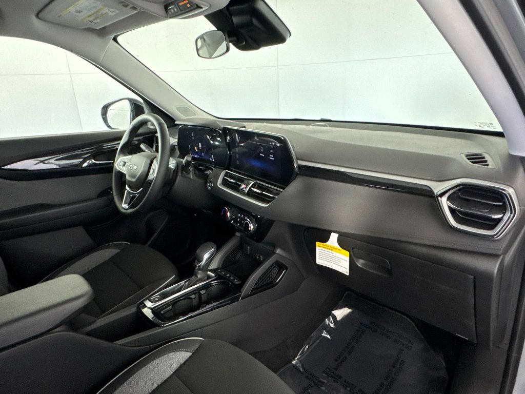 New 2026 Chevrolet TrailBlazer LT w/ Midnight Edition AWD/4WD image 35