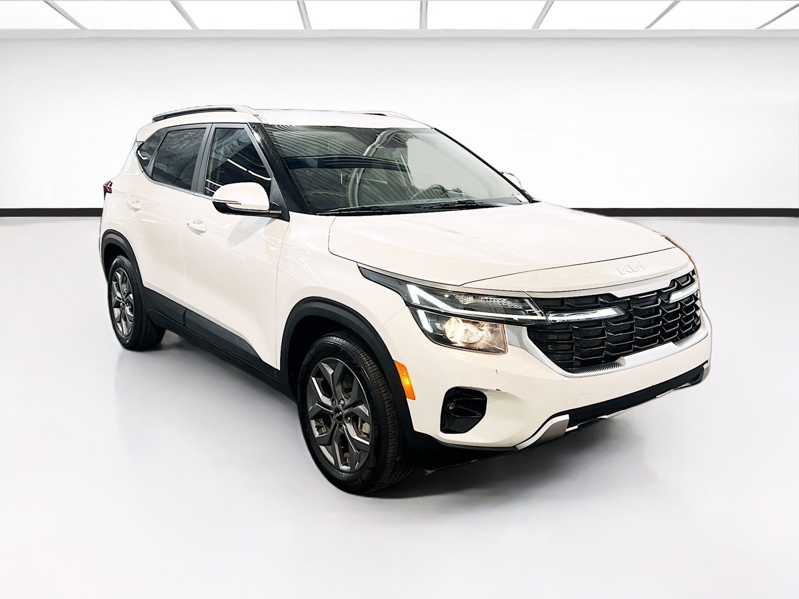 Used 2024 Kia Seltos S AWD/4WD image 3