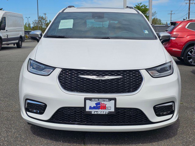 Certified 2023 Chrysler Pacifica Pinnacle FWD image 2