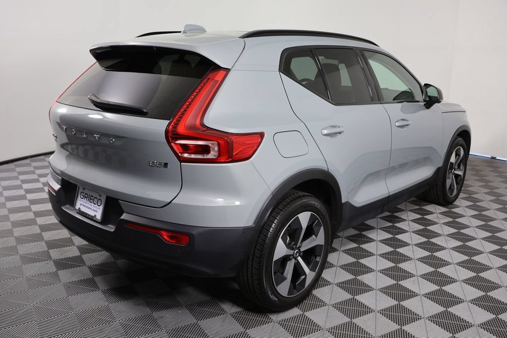 Used 2024 Volvo XC40 B5 Plus AWD/4WD image 8