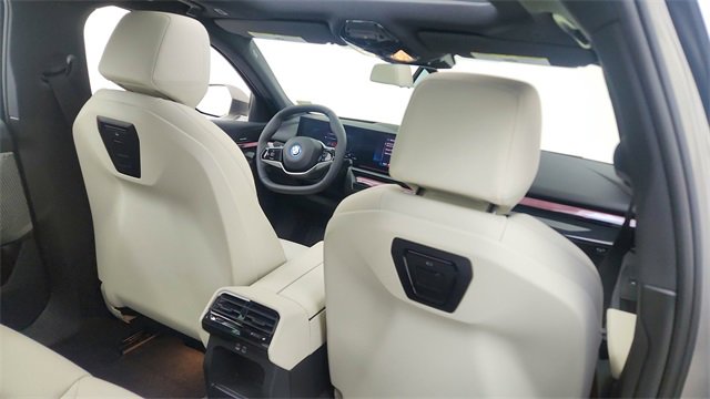 Used 2025 BMW i5 xDrive40 image 28