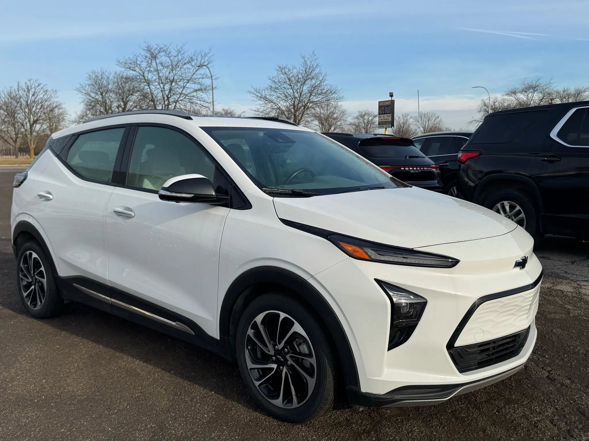 Used 2022 Chevrolet Bolt EUV Premier w/ Sun & Sound Package image 3