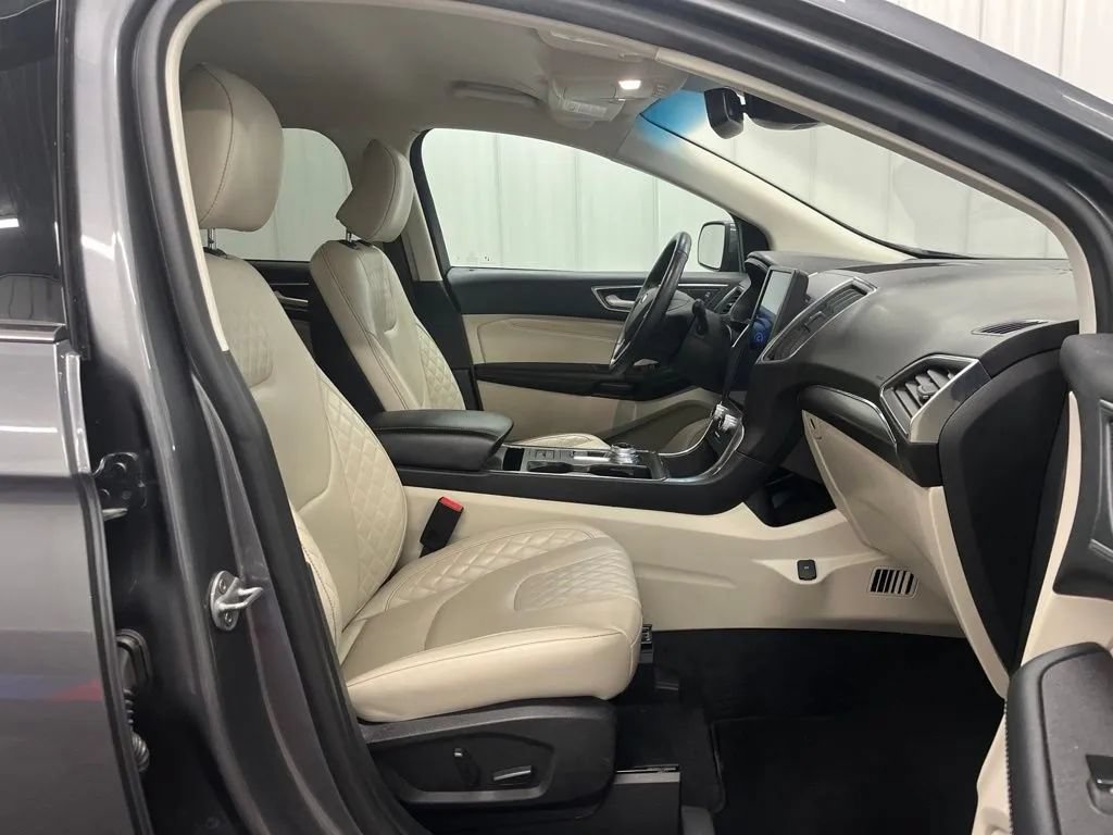 Used 2024 Ford Edge Titanium AWD/4WD image 10