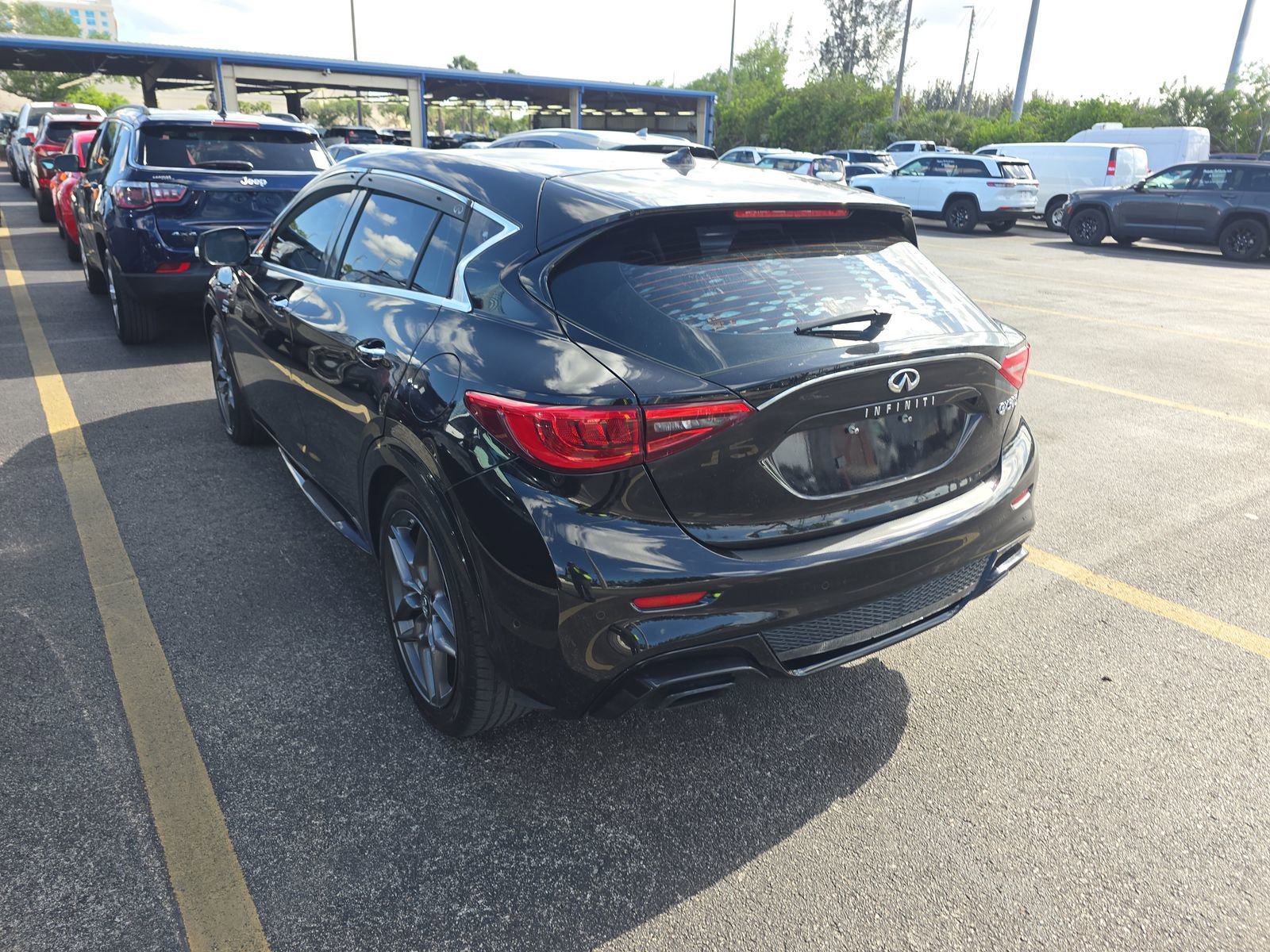 Used 2017 INFINITI QX30 Sport FWD image 8