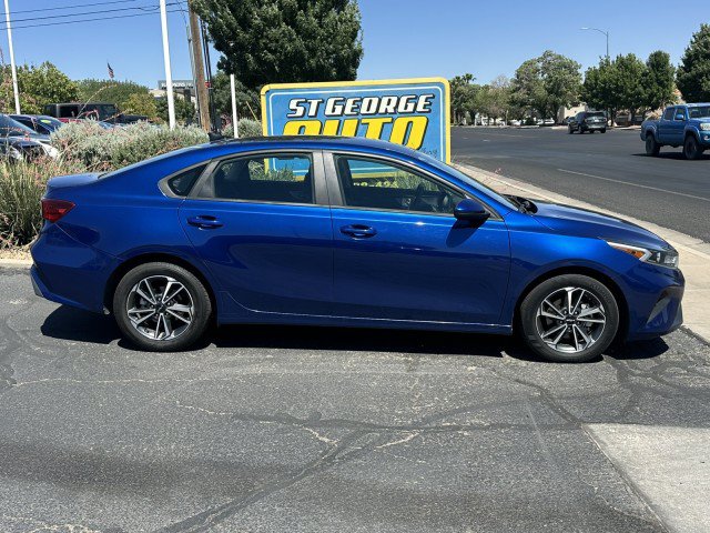 Used 2022 Kia Forte LXS FWD image 2