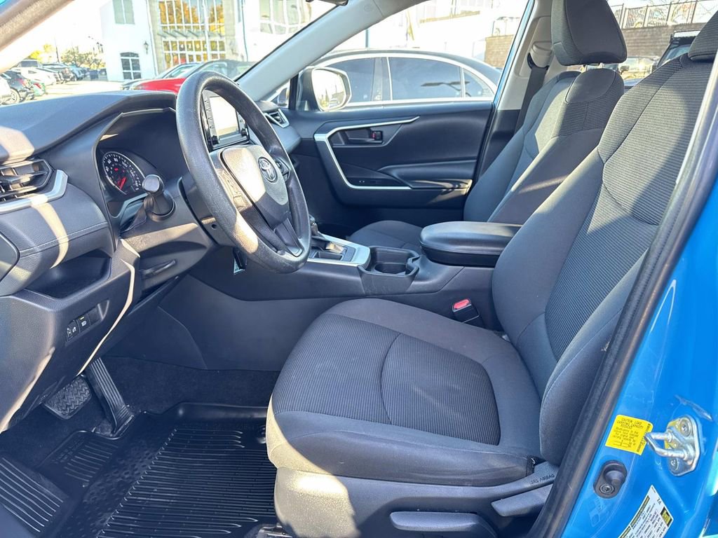 Used 2019 Toyota RAV4 LE image 16