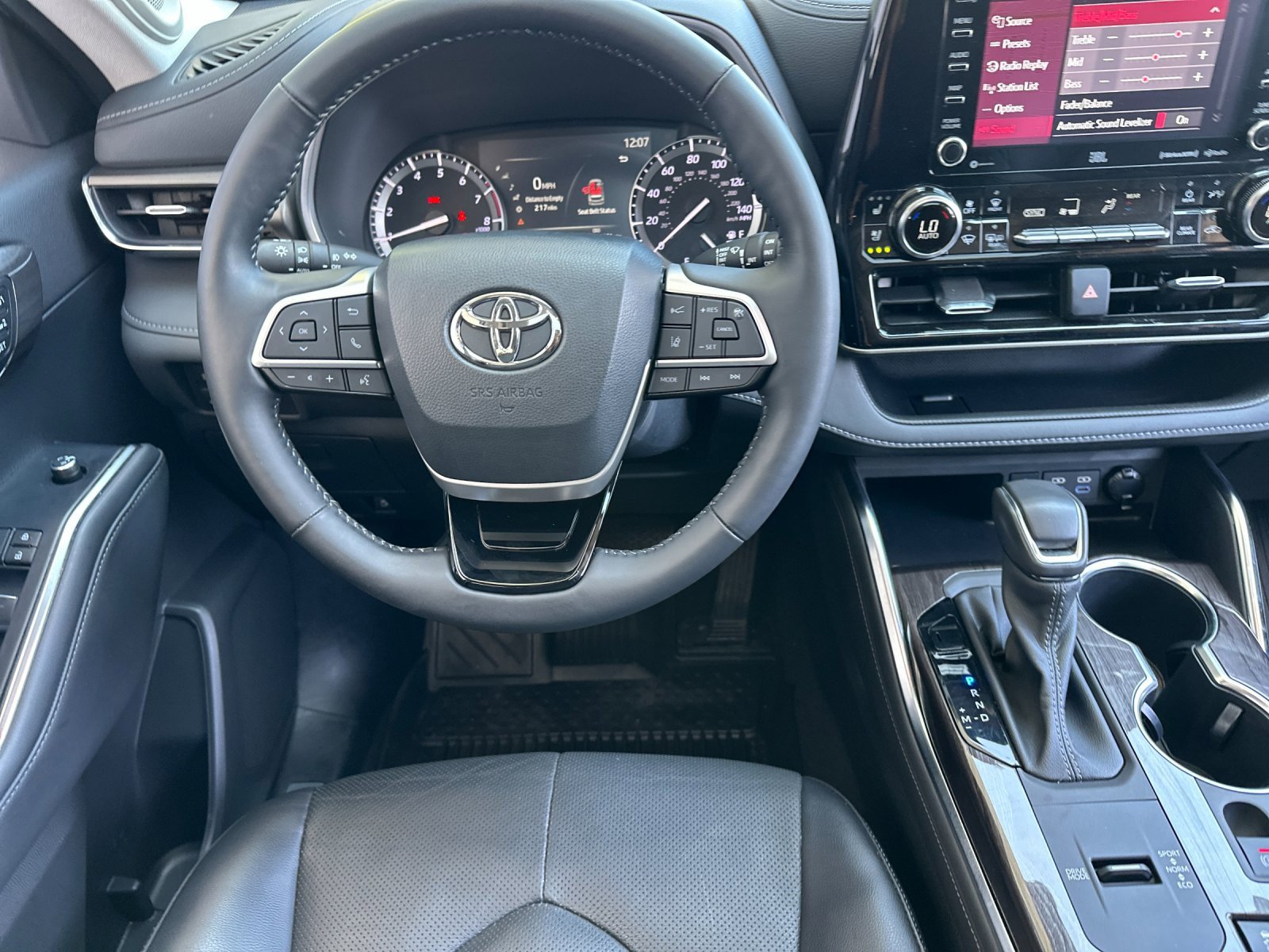 Used 2022 Toyota Highlander Limited image 14