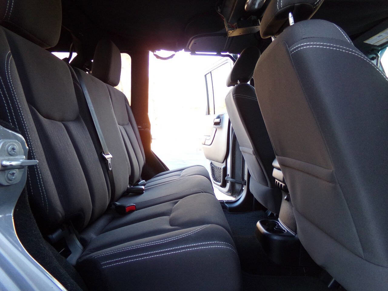 Used 2015 Jeep Wrangler Unlimited Sahara w/ Connectivity Group image 22