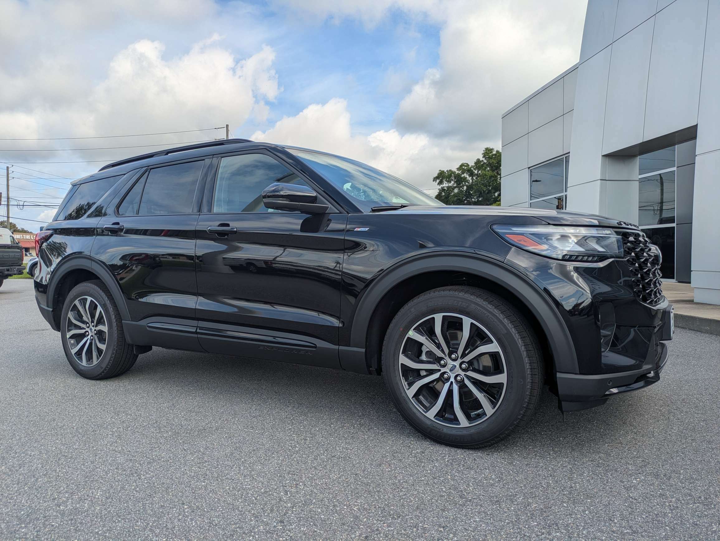 New 2026 Ford Explorer ST-Line RWD image 2