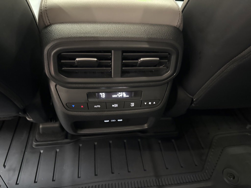Used 2025 Honda Pilot EX-L image 15