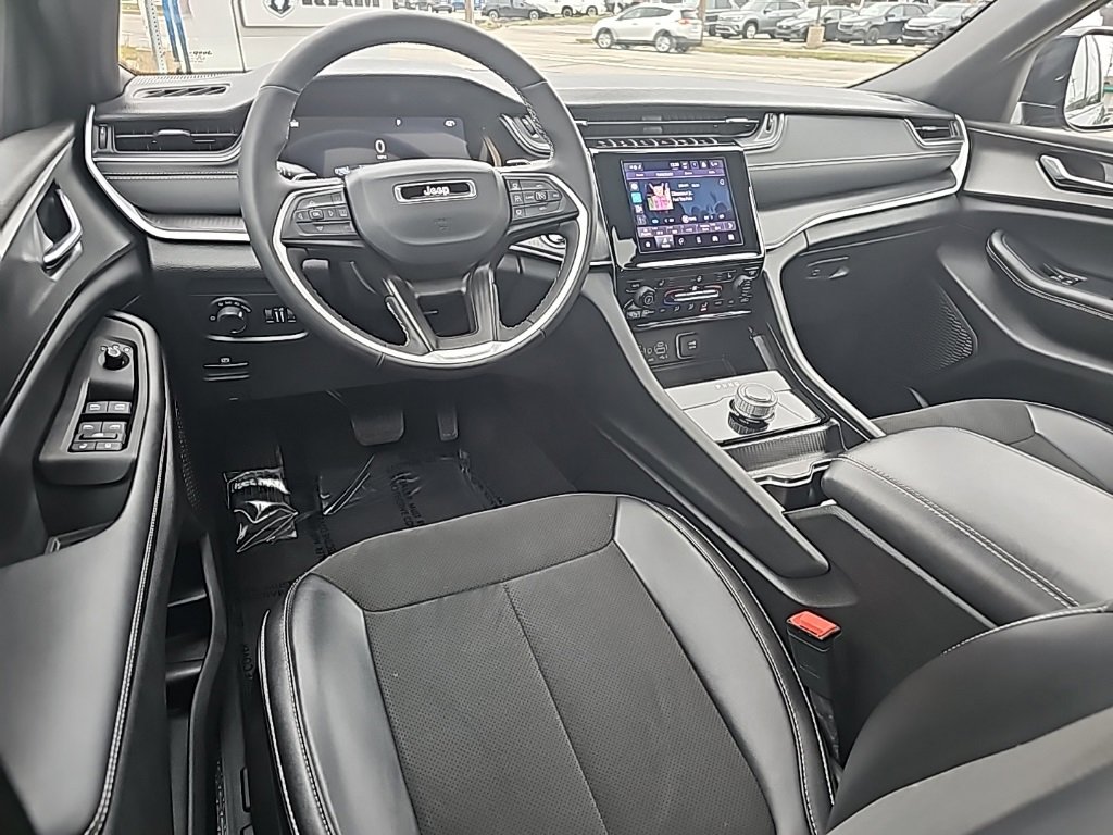 Certified 2025 Jeep Grand Cherokee Altitude image 19