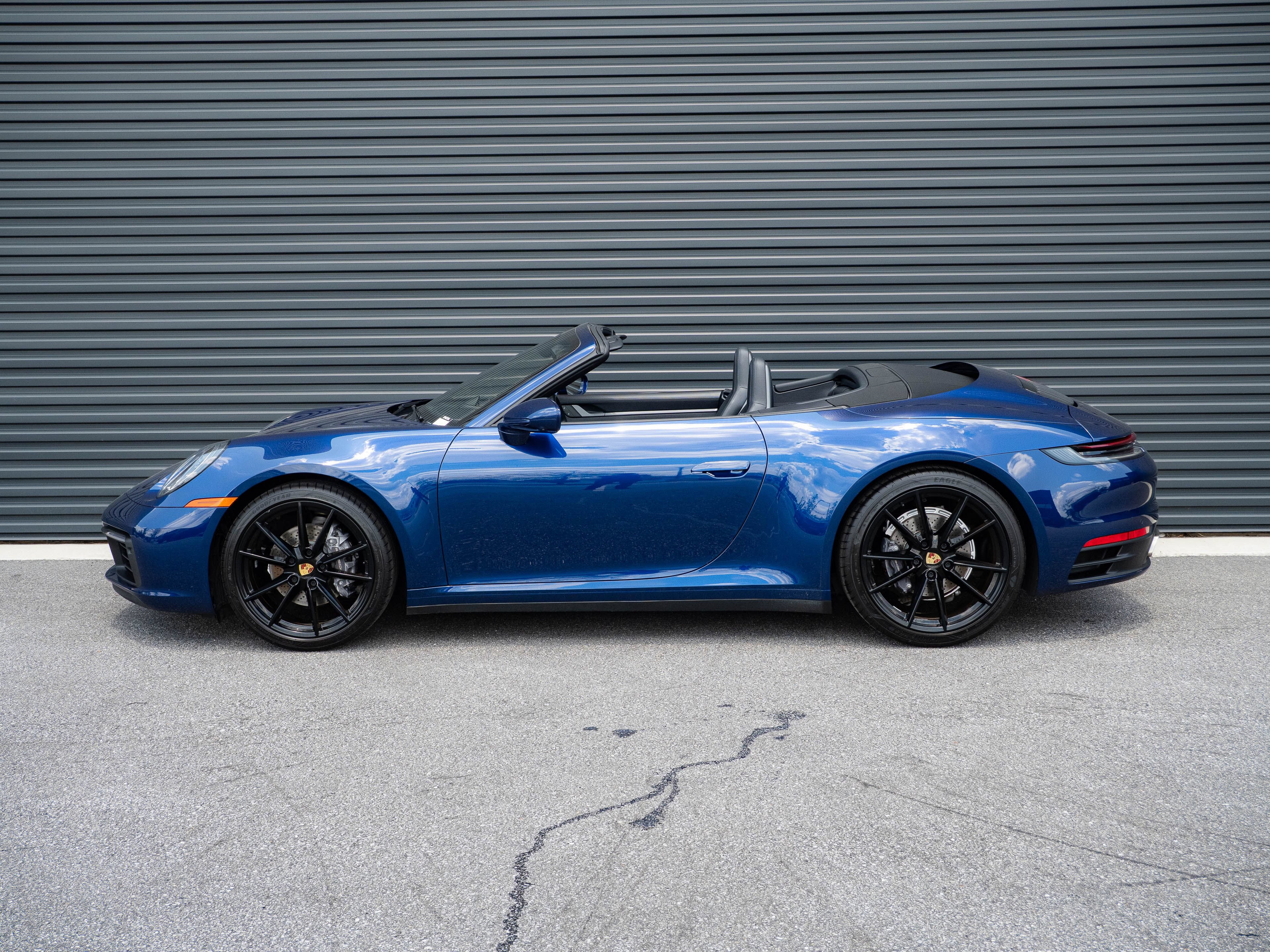 Used 2022 Porsche 911 Carrera RWD image 2