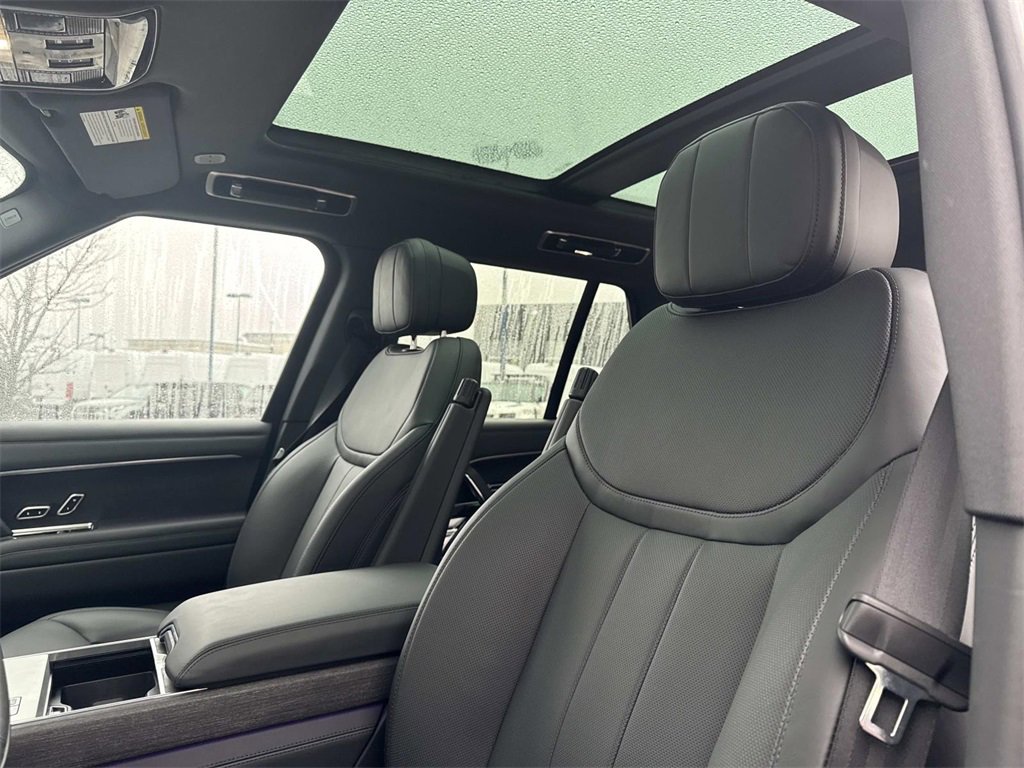 New 2025 Land Rover Range Rover SE image 19