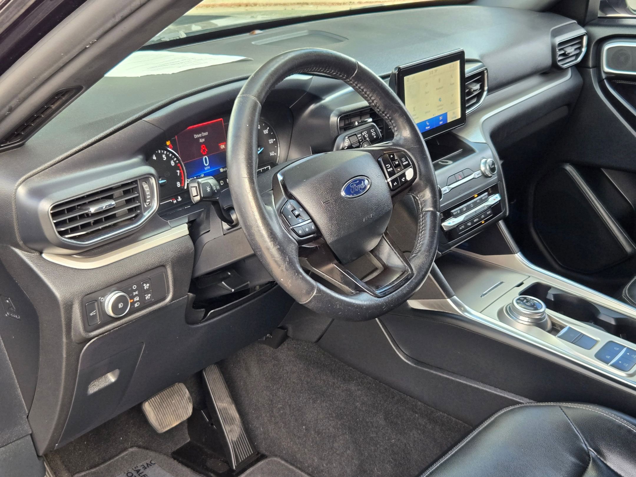 Used 2020 Ford Explorer XLT w/ Equipment Group 202A image 10