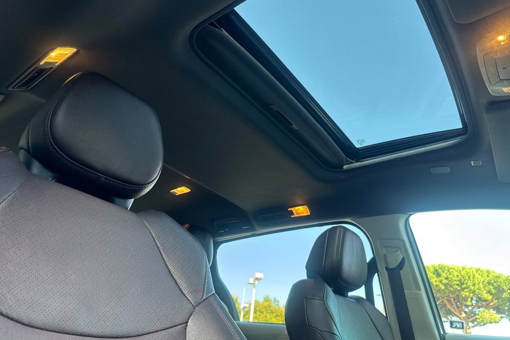 Certified 2023 Toyota Sienna Platinum image 16
