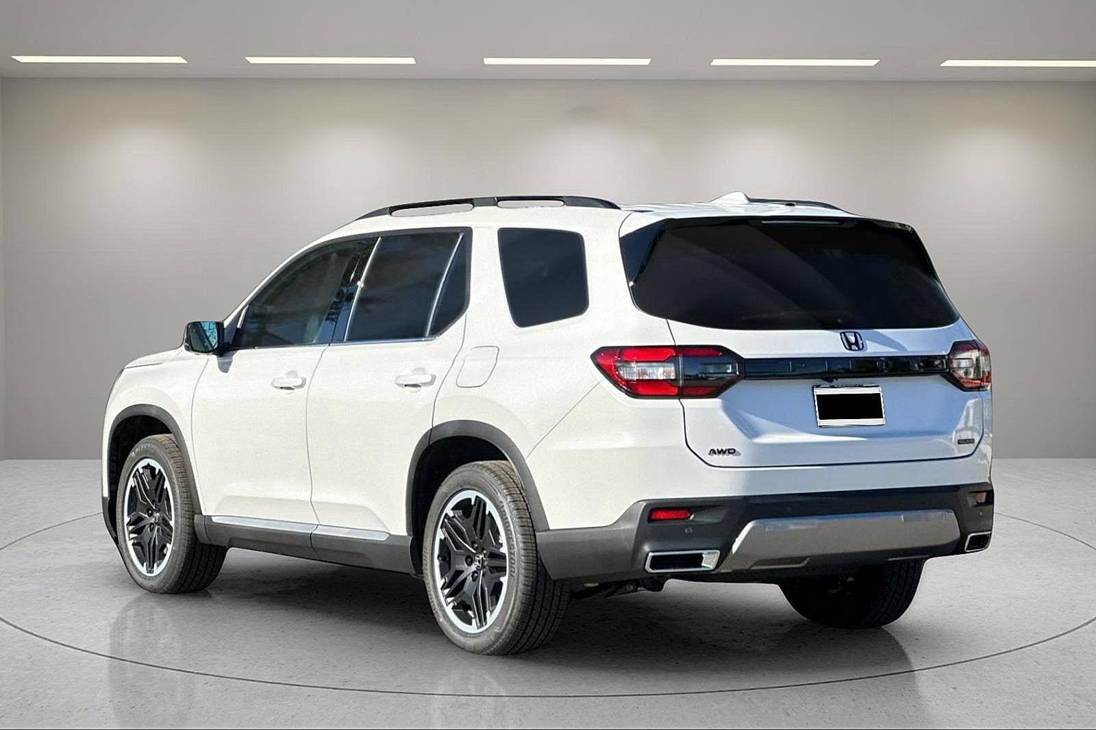New 2026 Honda Pilot Touring image 3