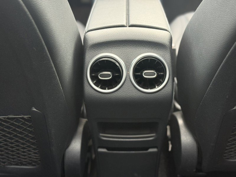 Used 2022 Mercedes-Benz GLB 250 4MATIC image 26