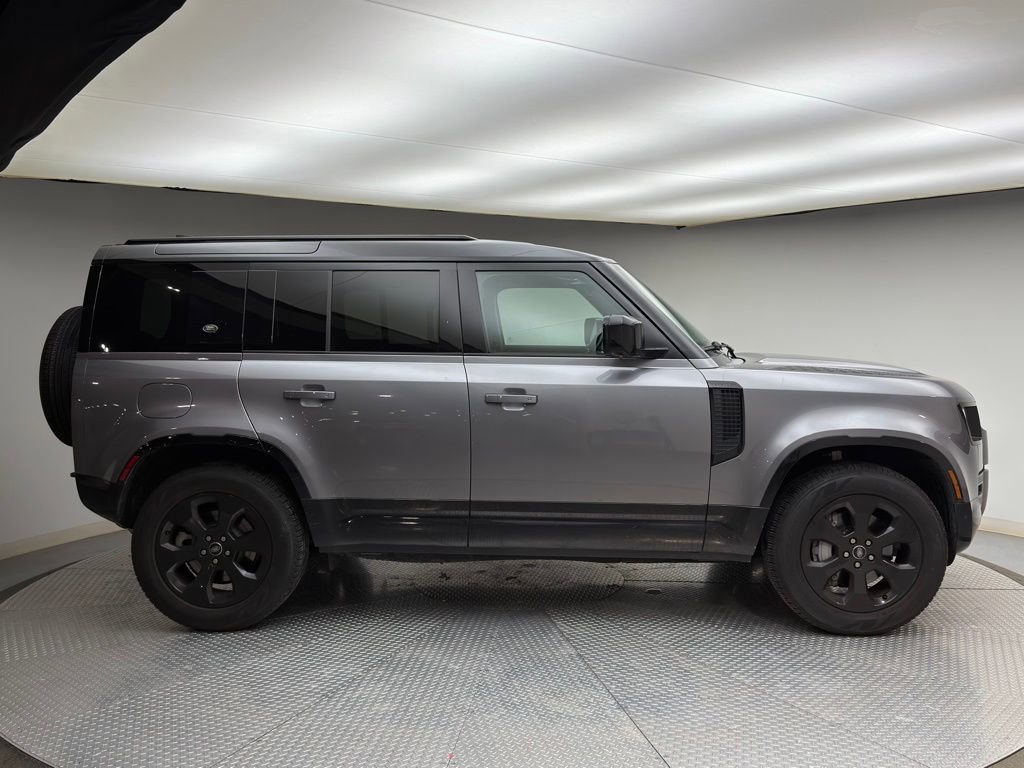 Used 2022 Land Rover Defender 110 X-Dynamic SE image 4