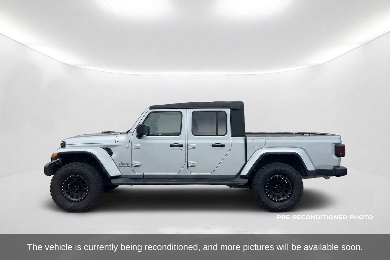 Used 2023 Jeep Gladiator Overland AWD/4WD image 9