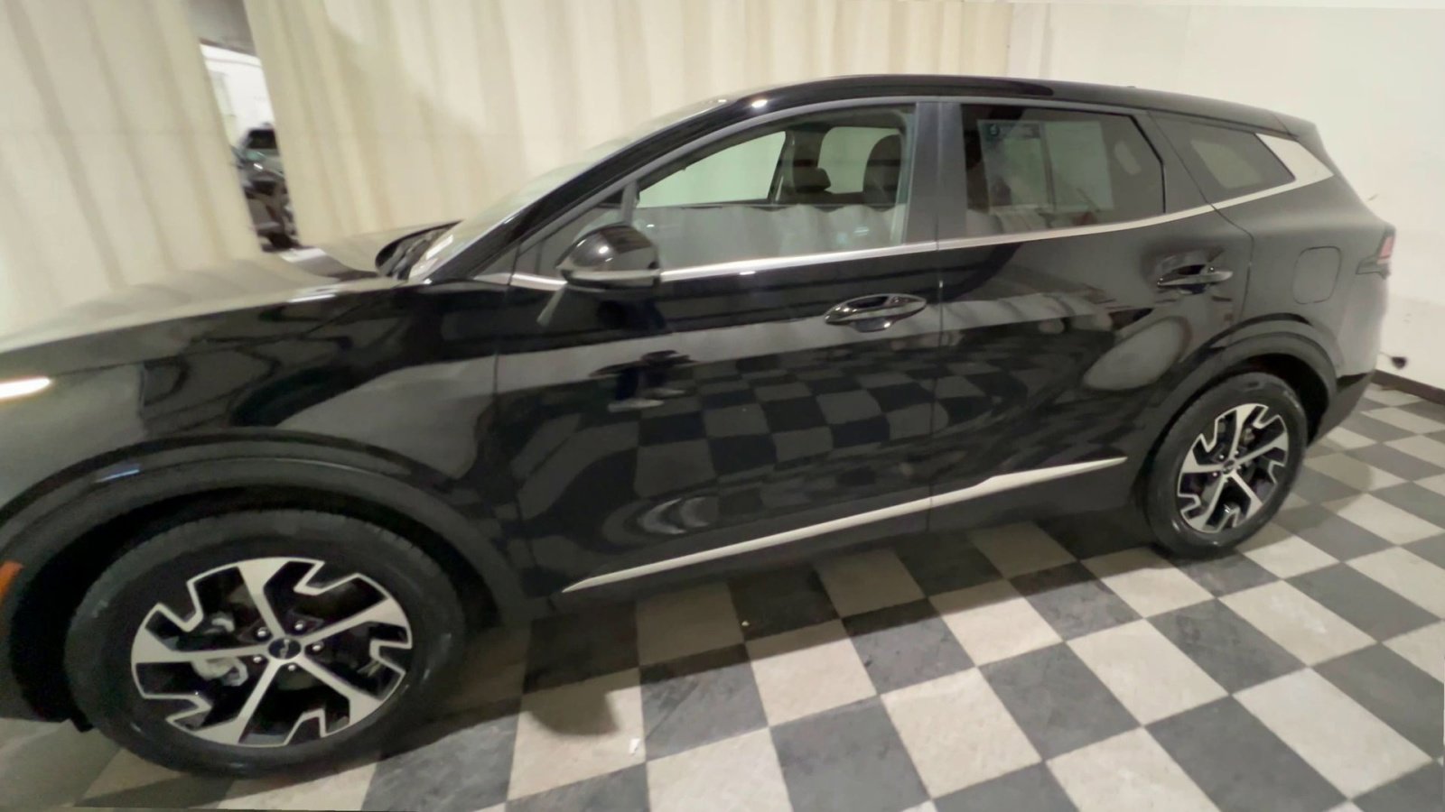 Used 2024 Kia Sportage EX FWD image 7