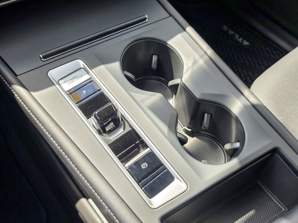 Certified 2025 Volkswagen Atlas SE FWD image 25