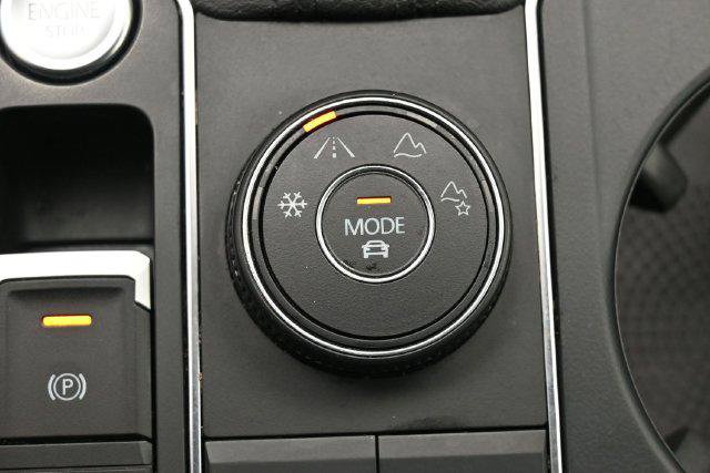 Used 2020 Volkswagen Atlas Cross Sport SE AWD/4WD image 25