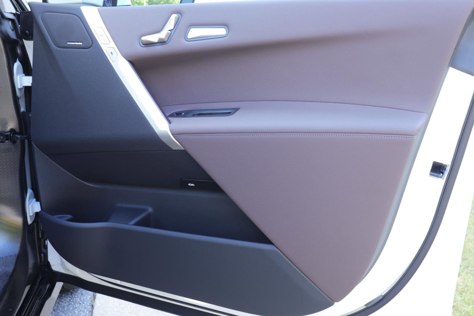 New 2026 BMW iX xDrive60 image 18