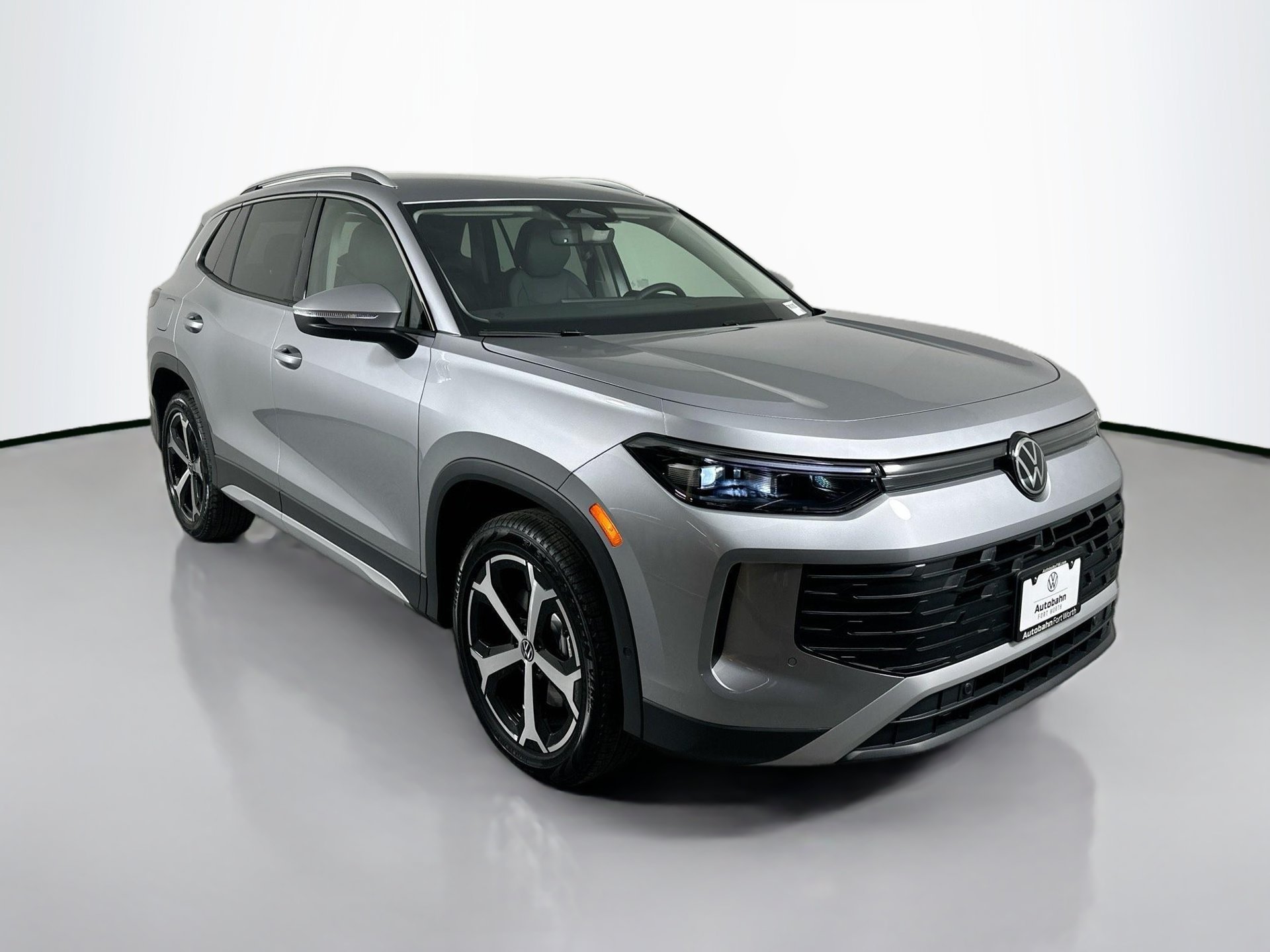 Certified 2026 Volkswagen Tiguan SE AWD/4WD image 3